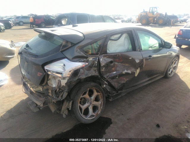2015 Ford Focus, VIN: 1FADP3L92FL333290