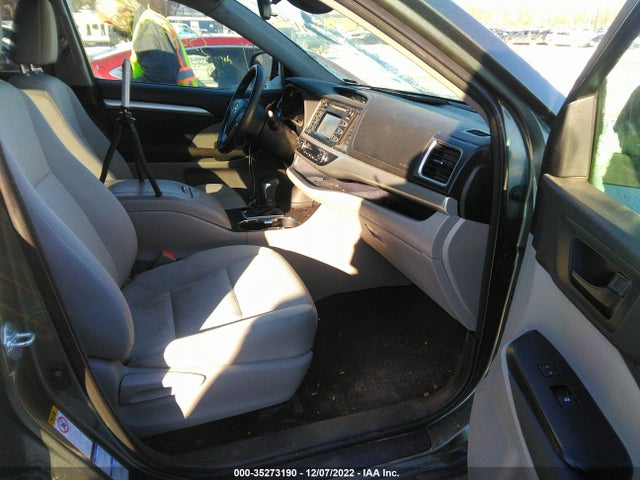 2017 Toyota Highlander, VIN: 5TDBGRFH6HS035057