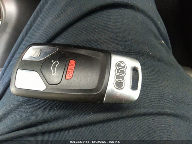 2017 Audi A4, VIN: WAUENAF47HN005571