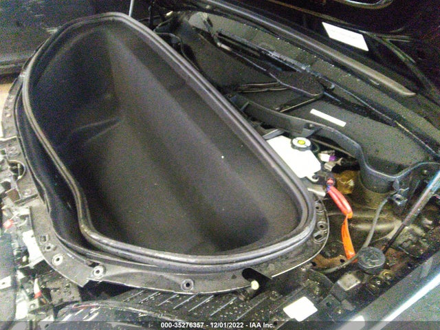 2022 Tesla Model X, VIN: 7SAXCDE57NF338668