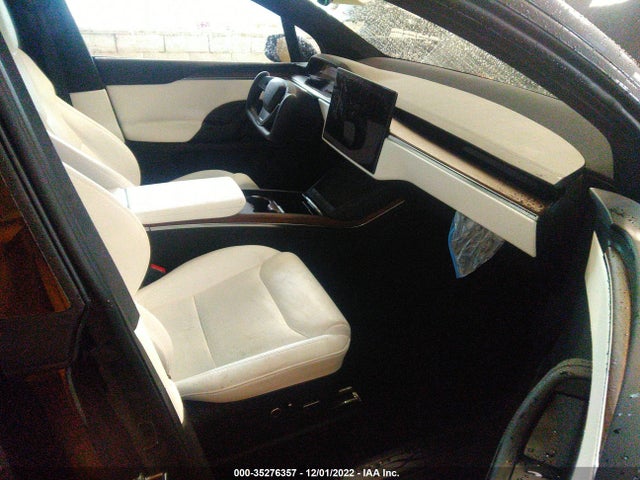 2022 Tesla Model X, VIN: 7SAXCDE57NF338668