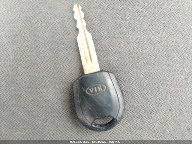 2005 KIA SPECTRA VIN: KNAFE161555099228