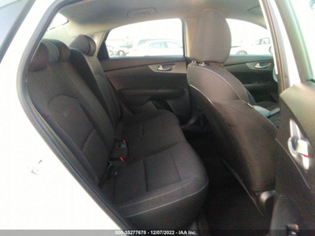 3KPF24AD8ME305126 KIA Forte Lxs