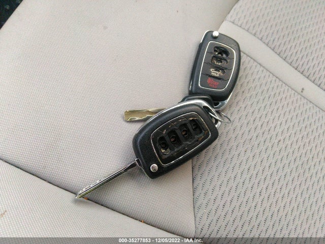 2015 HYUNDAI SONATA 2.4L SE VIN: 5NPE24AF4FH040748