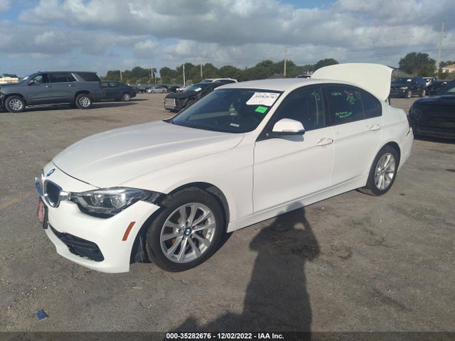 BMW 3 Series 320i 2018 WBA8A9C56JAC99940 Image 2