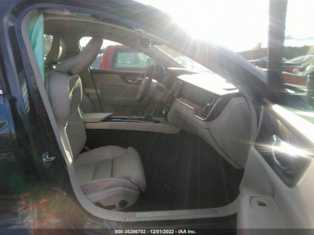 7JRA22TLXKG009025 Volvo S60 INSCRIPTION