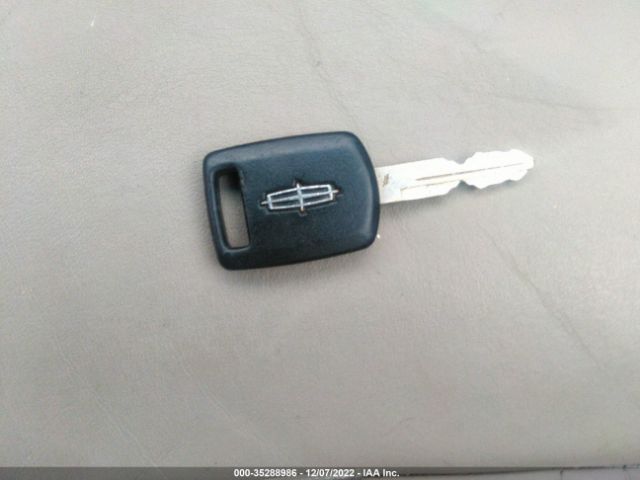 1LNHM82W06Y639413 Lincoln Town Car Signature Limited