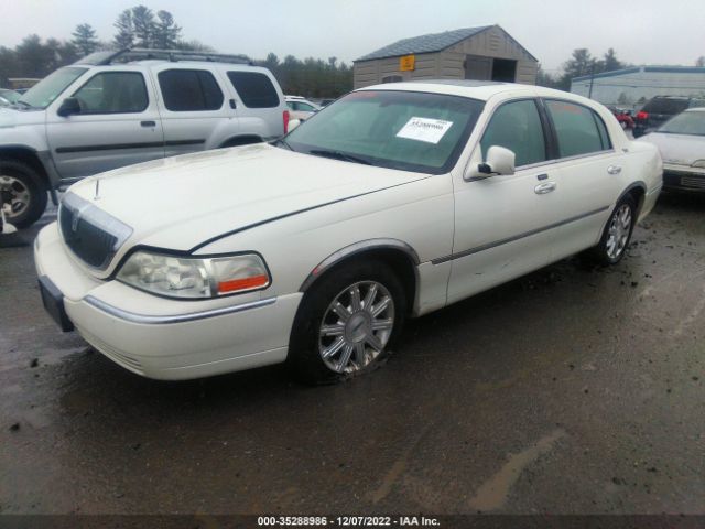 1LNHM82W06Y639413 Lincoln Town Car Signature Limited