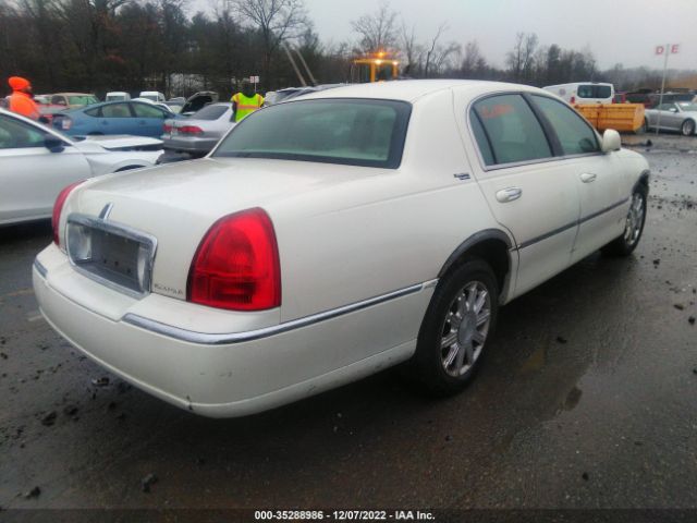 1LNHM82W06Y639413 Lincoln Town Car Signature Limited