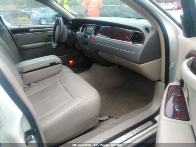 1LNHM82W06Y639413 Lincoln Town Car Signature Limited