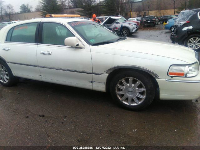 1LNHM82W06Y639413 Lincoln Town Car Signature Limited