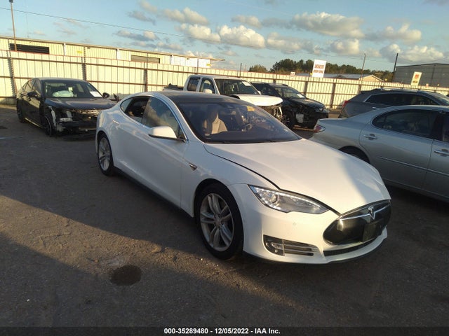2015 Tesla Model S, VIN: 5YJSA1E22FF117143