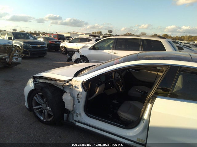 2015 Tesla Model S, VIN: 5YJSA1E22FF117143