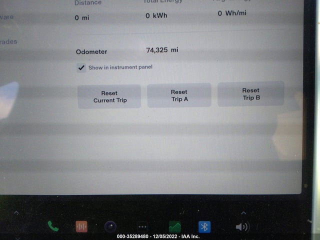 2015 Tesla Model S, VIN: 5YJSA1E22FF117143