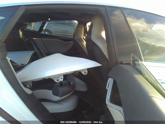 2015 Tesla Model S, VIN: 5YJSA1E22FF117143