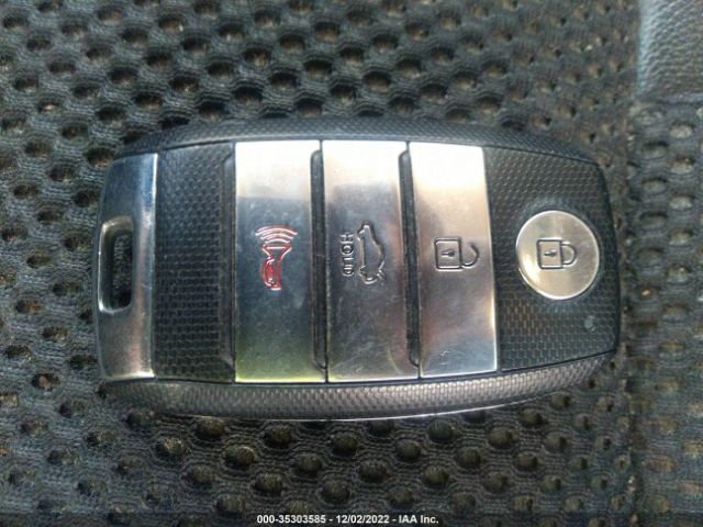 5XXGT4L38KG364770 KIA Optima S
