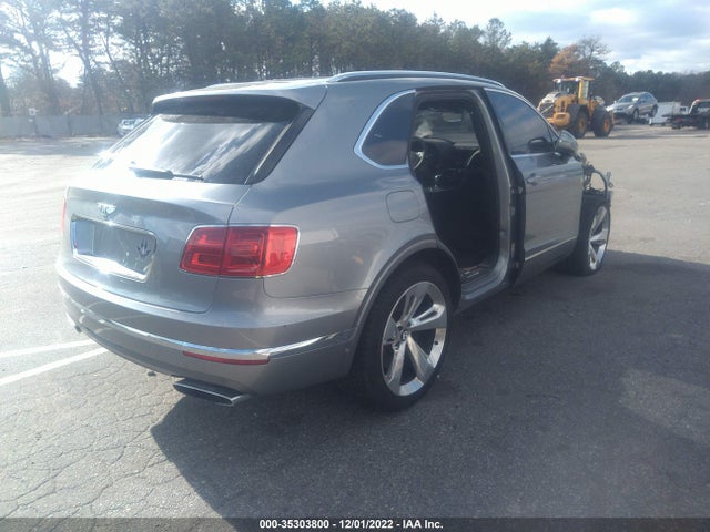 2018 Bentley Bentayga, VIN: SJAAC2ZV4JC016810