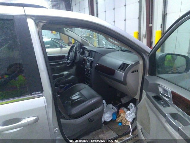 2A4RR5D19AR121169 Chrysler Town & Country Touring