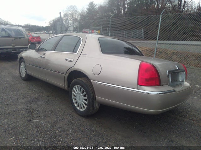 Lincoln Town Car Executive 2003 1LNHM81W03Y692416 Image 3