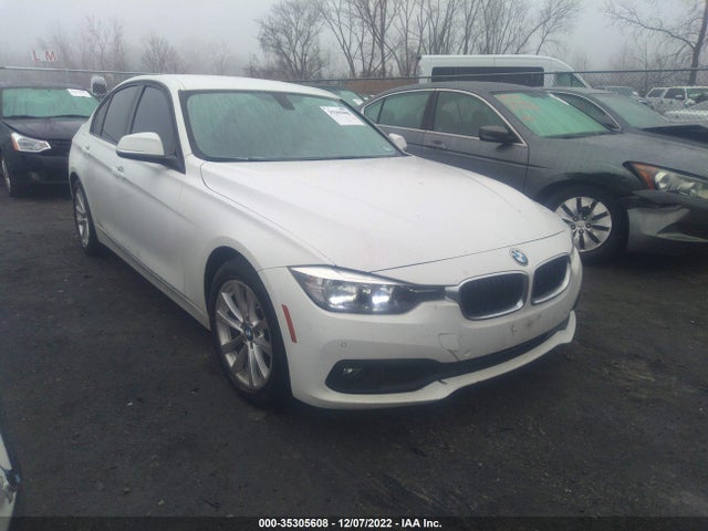 2017 WBA8E1G3XHNU17776 main image