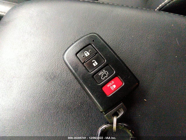 2018 Toyota RAV4, VIN: JTMYFREV2JJ749193