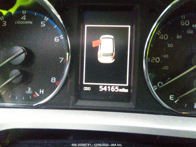 2018 Toyota RAV4, VIN: JTMYFREV2JJ749193