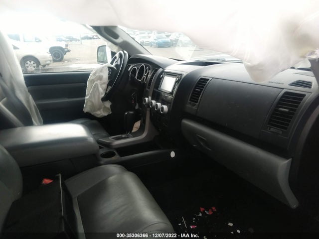 2016 Toyota Sequoia, VIN: 5TDBY5G16GS138095