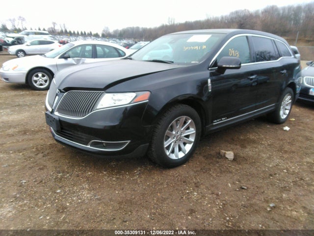Lincoln MKT 2016 2LMHJ5NKXGBL00922 Image 2