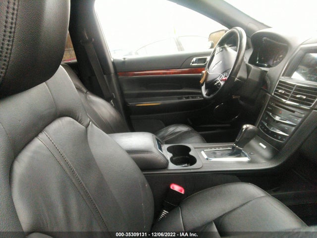 Lincoln MKT 2016 2LMHJ5NKXGBL00922 Image 6