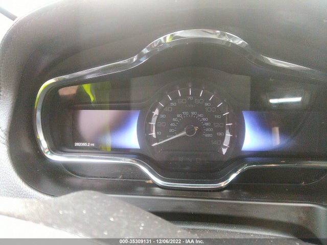 Lincoln MKT 2016 2LMHJ5NKXGBL00922 Image 8