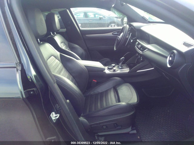ZASFAKNN2J7B74689 Alfa Romeo Stelvio Ti Sport