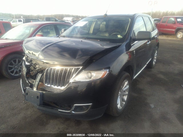 Lincoln MKX 2011 2LMDJ8JK7BBJ15435 Image 2