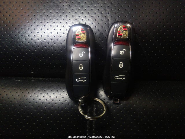 2018 Porsche Cayenne, VIN: WP1AD2A22JLA80694