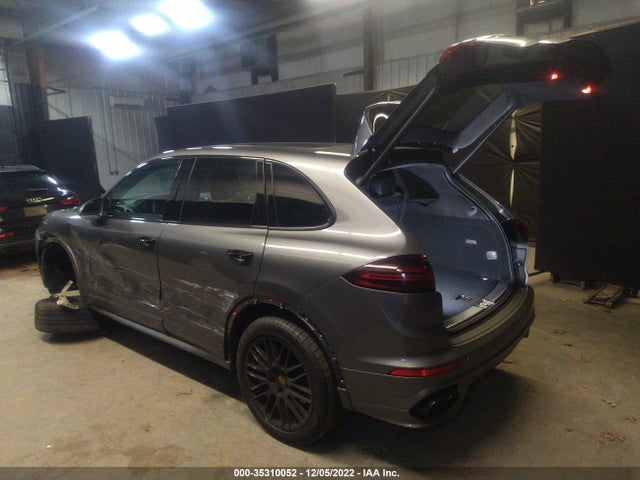 2018 Porsche Cayenne, VIN: WP1AD2A22JLA80694