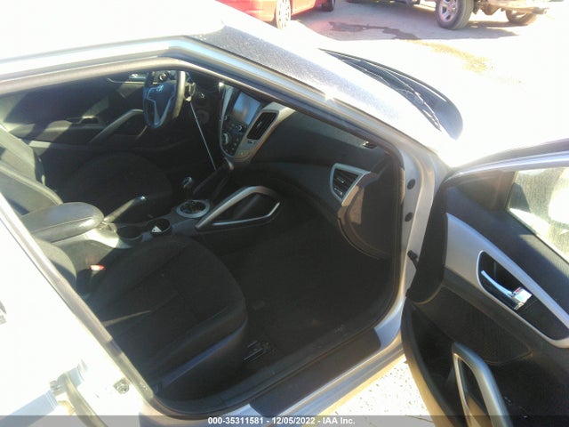 2017 Hyundai Veloster, VIN: KMHTC6AD6HU309237