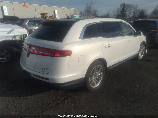 Lincoln MKT 2013 2LMHJ5AT5DBL50671 Image 5