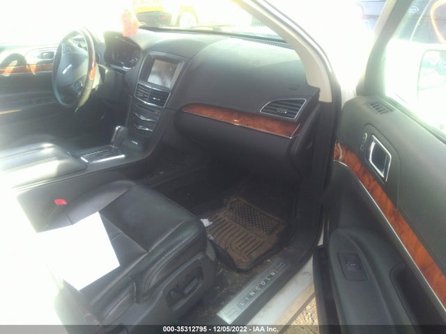 Lincoln MKT 2013 2LMHJ5AT5DBL50671 Image 6