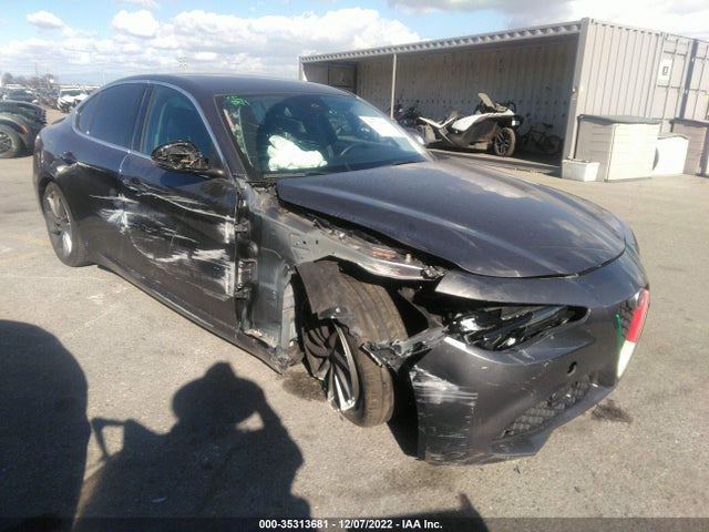 2017 Alfa Romeo Giulia, VIN: ZARFAEBN9H7551310