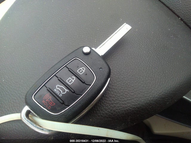 2017 Hyundai Santa Fe, VIN: 5XYZT3LB4HG465335