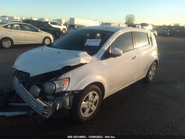 Chevrolet SONIC LS 2016 1G1JA6SH6G4171175 Image 2