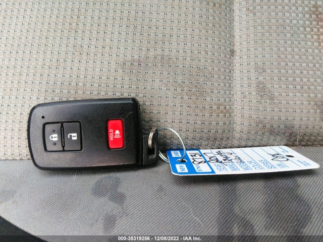 2017 Toyota RAV4, VIN: JTMRJREV9HD119988