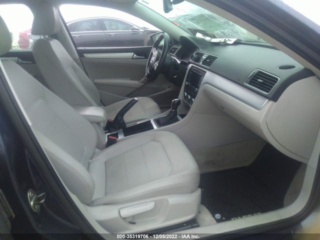 1VWBH7A37CC050073 Volkswagen Passat Se W/sunroof