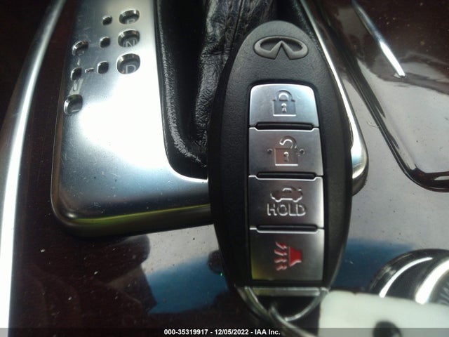 2017 Infiniti Q70, VIN: JN1BY1AP7HM740445