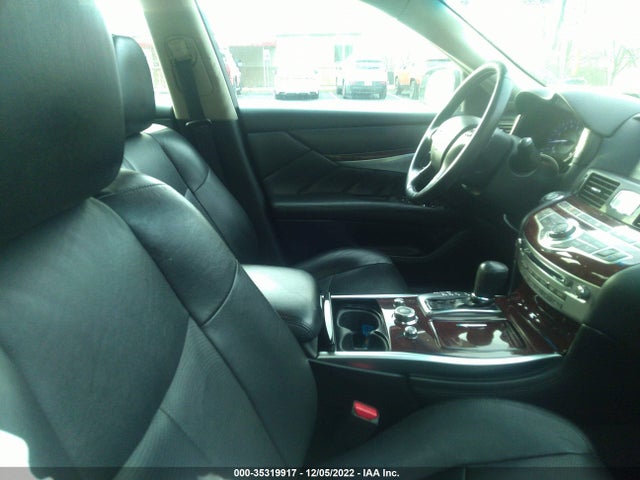 2017 Infiniti Q70, VIN: JN1BY1AP7HM740445