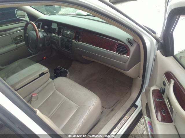 Lincoln Town Car 2007 1LNHM82W67Y628739 Image 6