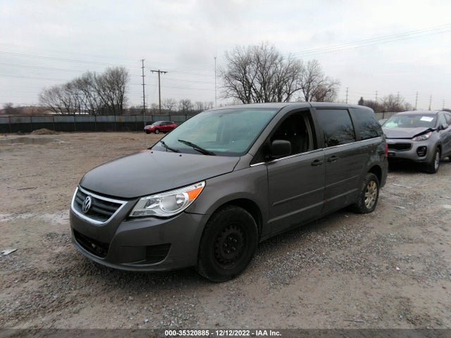 Volkswagen Routan S 2010 2V4RW4D18AR295331 Image 2