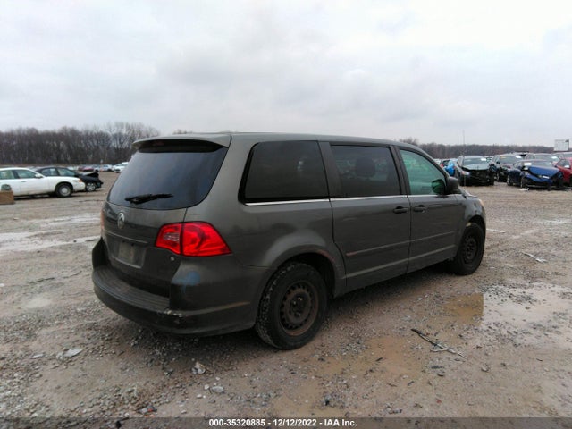 Volkswagen Routan S 2010 2V4RW4D18AR295331 Image 4