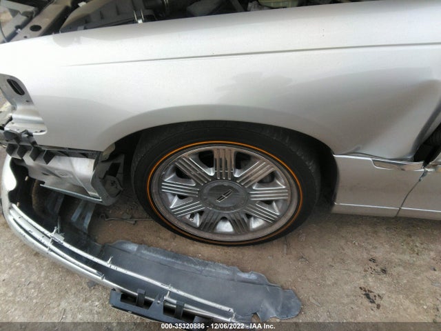 Lincoln Town Car Ultimate 2004 1LNHM83W94Y648378 Image 4
