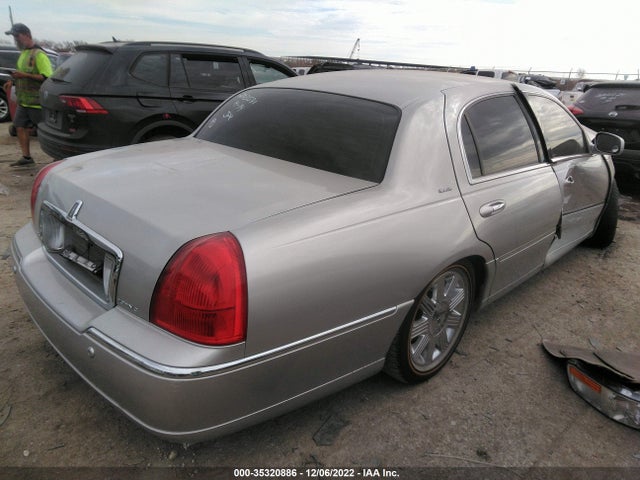 Lincoln Town Car Ultimate 2004 1LNHM83W94Y648378 Image 9