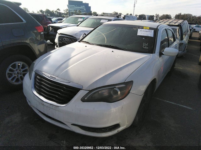 Chrysler 200 Touring 2014 1C3CCBBG4EN178454 Image 2